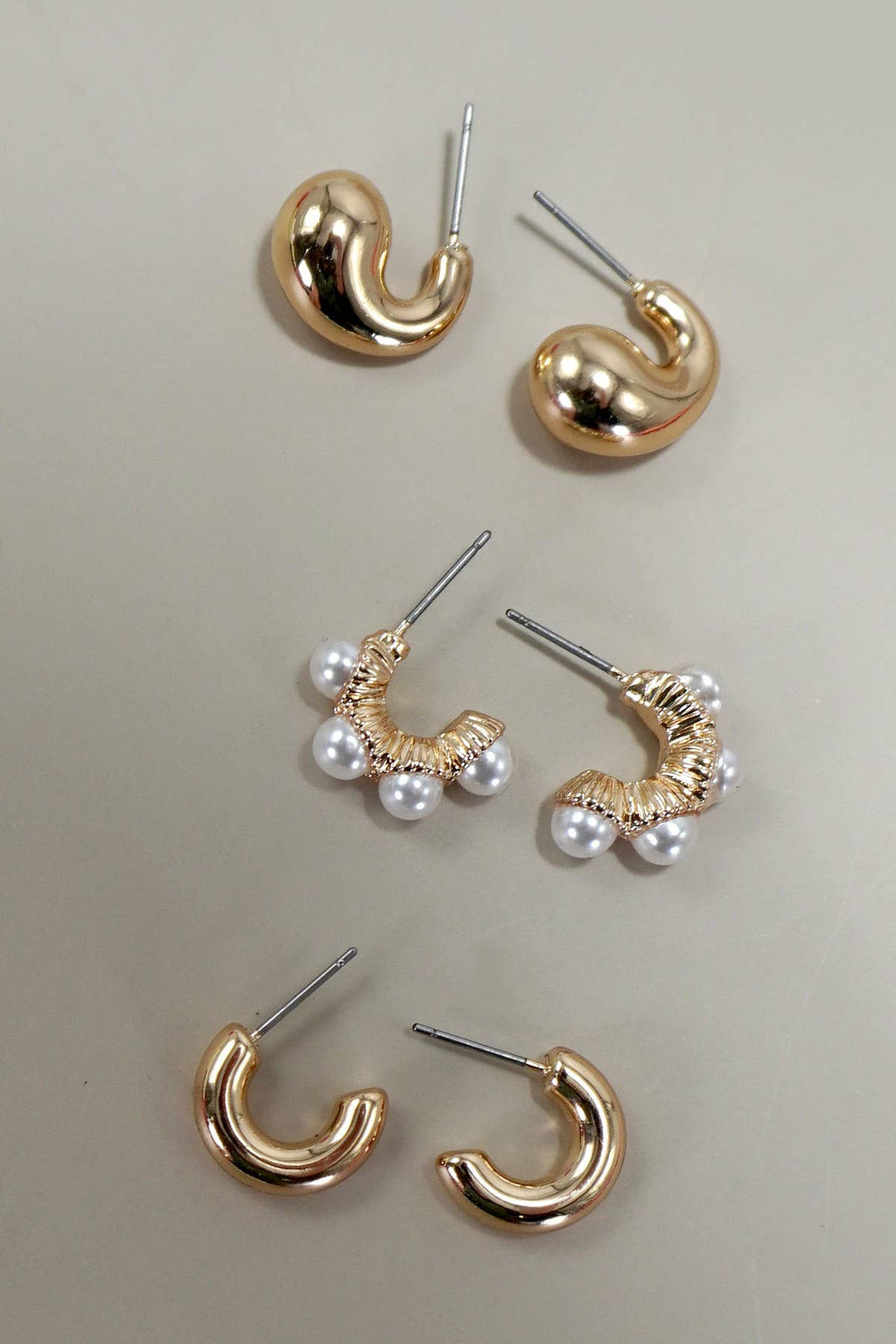 PEARL & GOLD HOOP EARRINGS