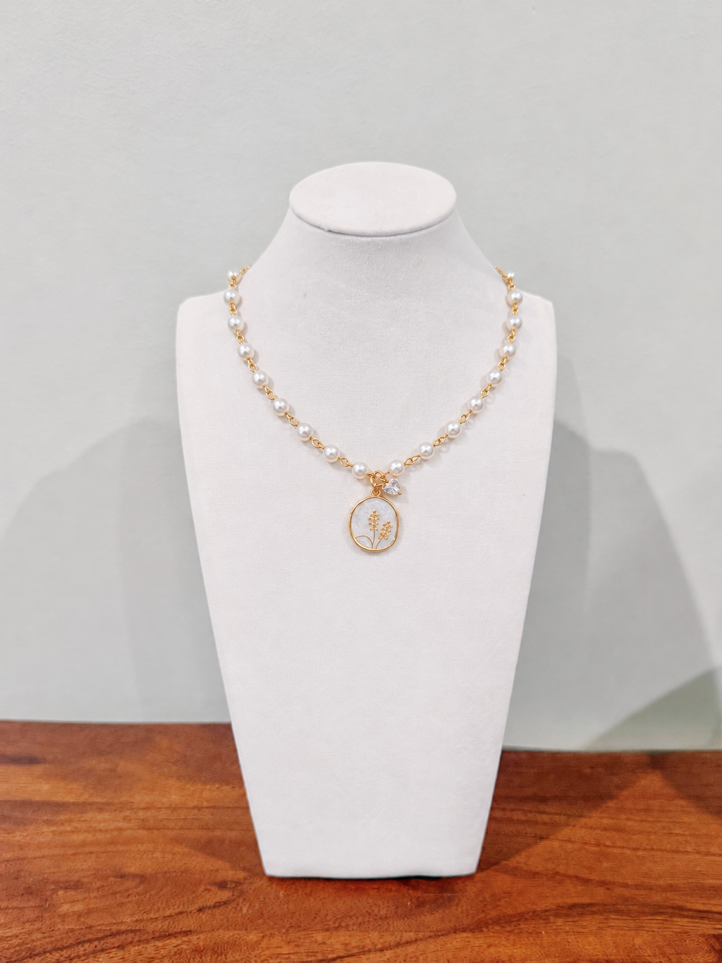 Pearl Chain Floral Oval Pendant Necklace
