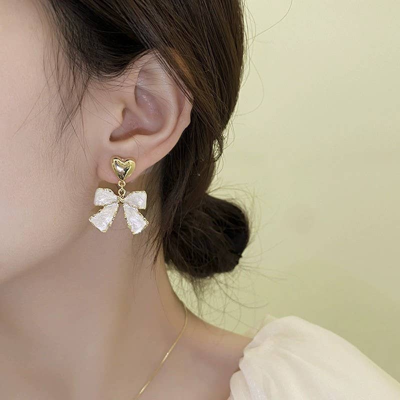 BOW GOLD HEART EARRINGS