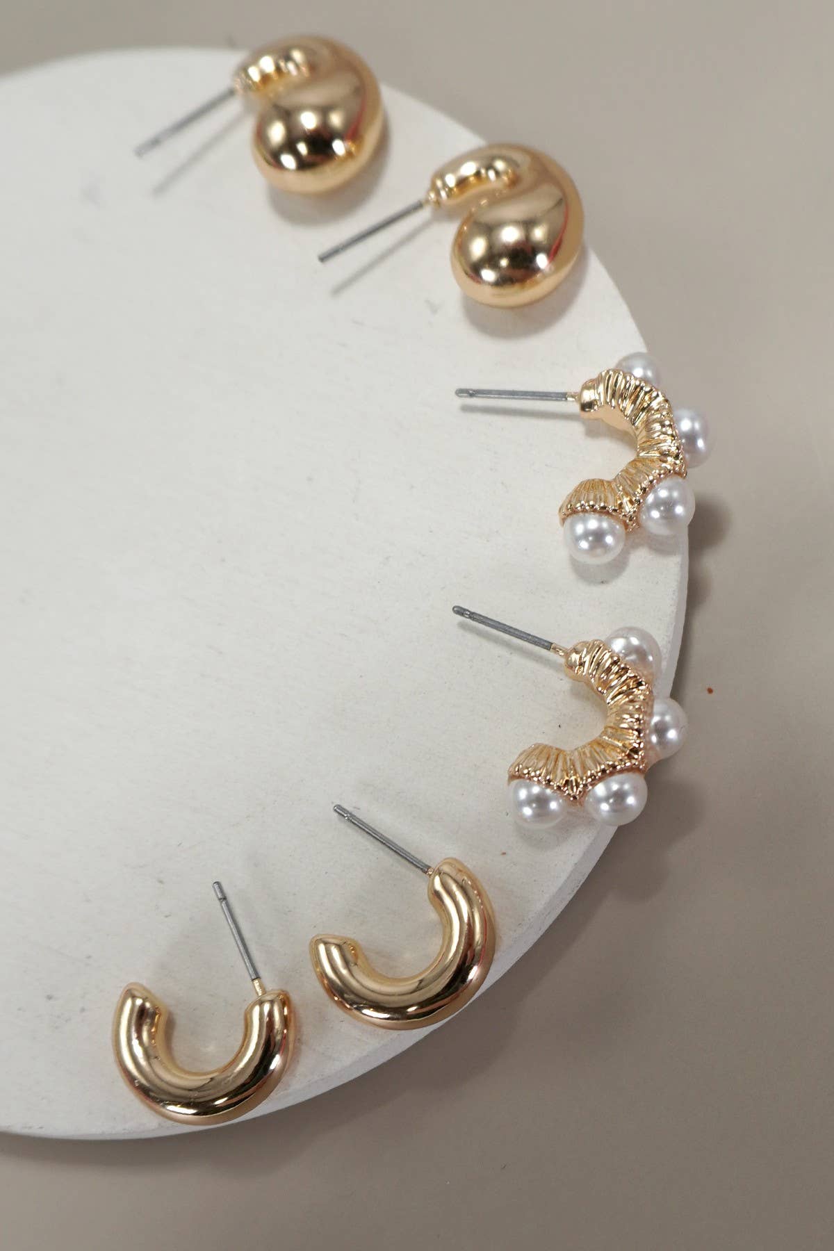 PEARL & GOLD HOOP EARRINGS