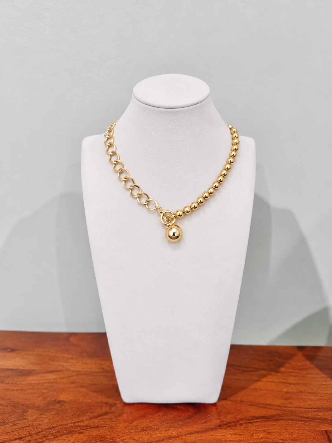 Round Bead Pendant Necklace