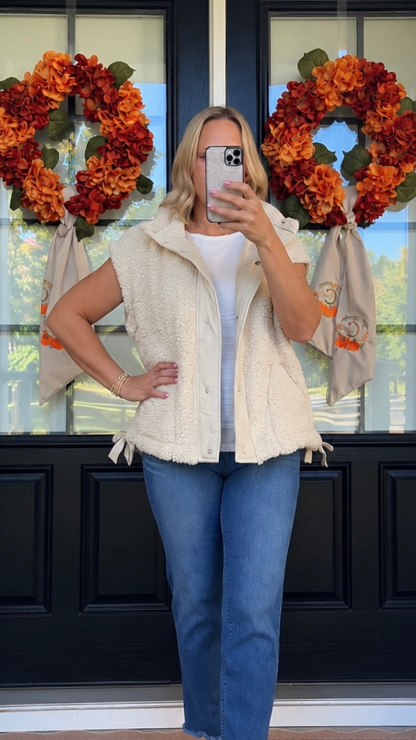 MOCK NECK FLEECE SHERPA VEST
