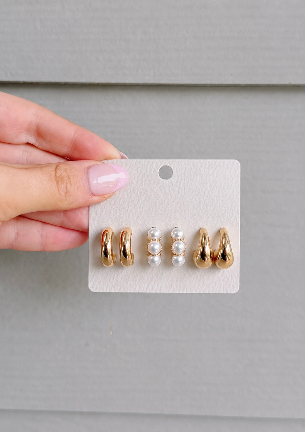 PEARL & GOLD HOOP EARRINGS