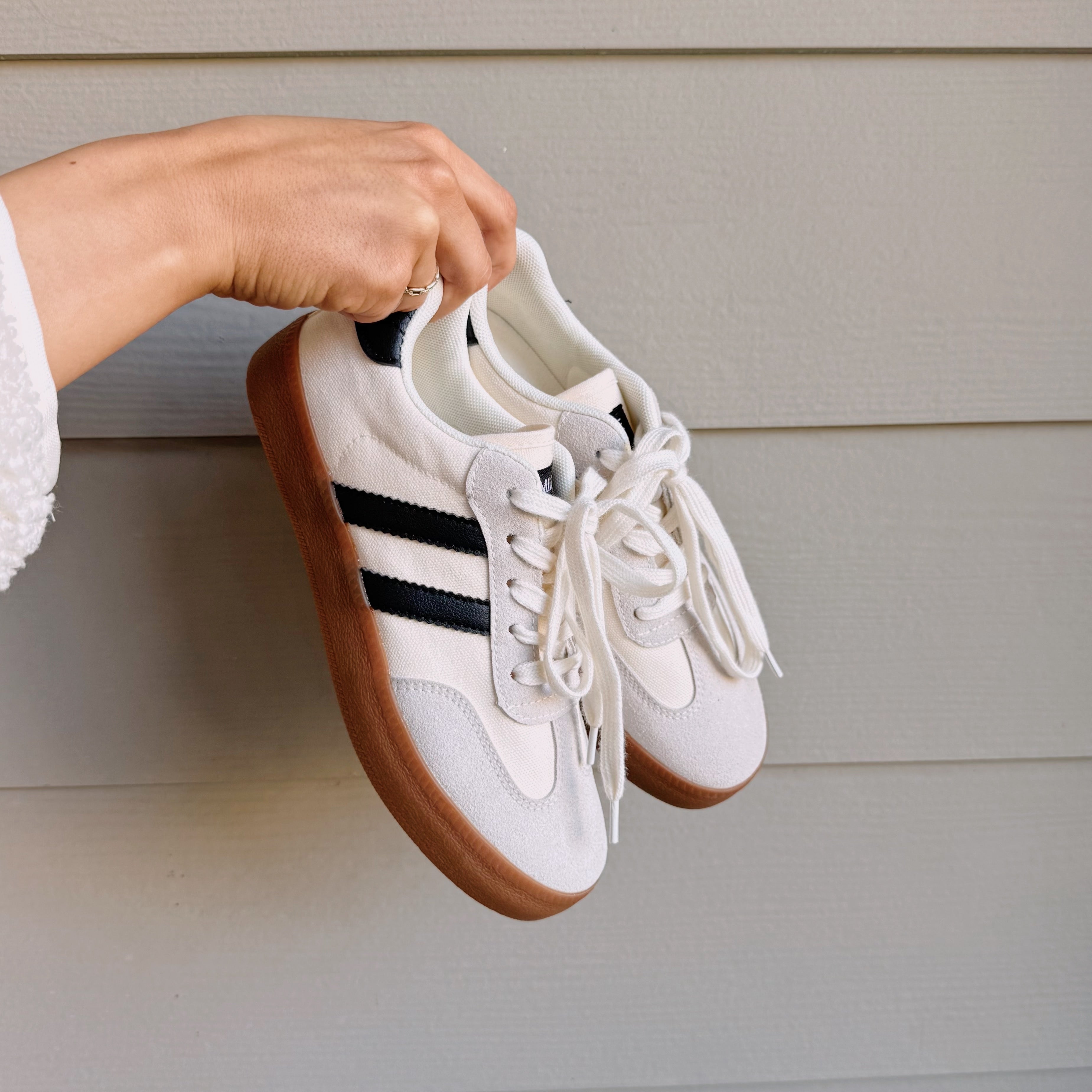 Striped Lace-up Flat Sneakers