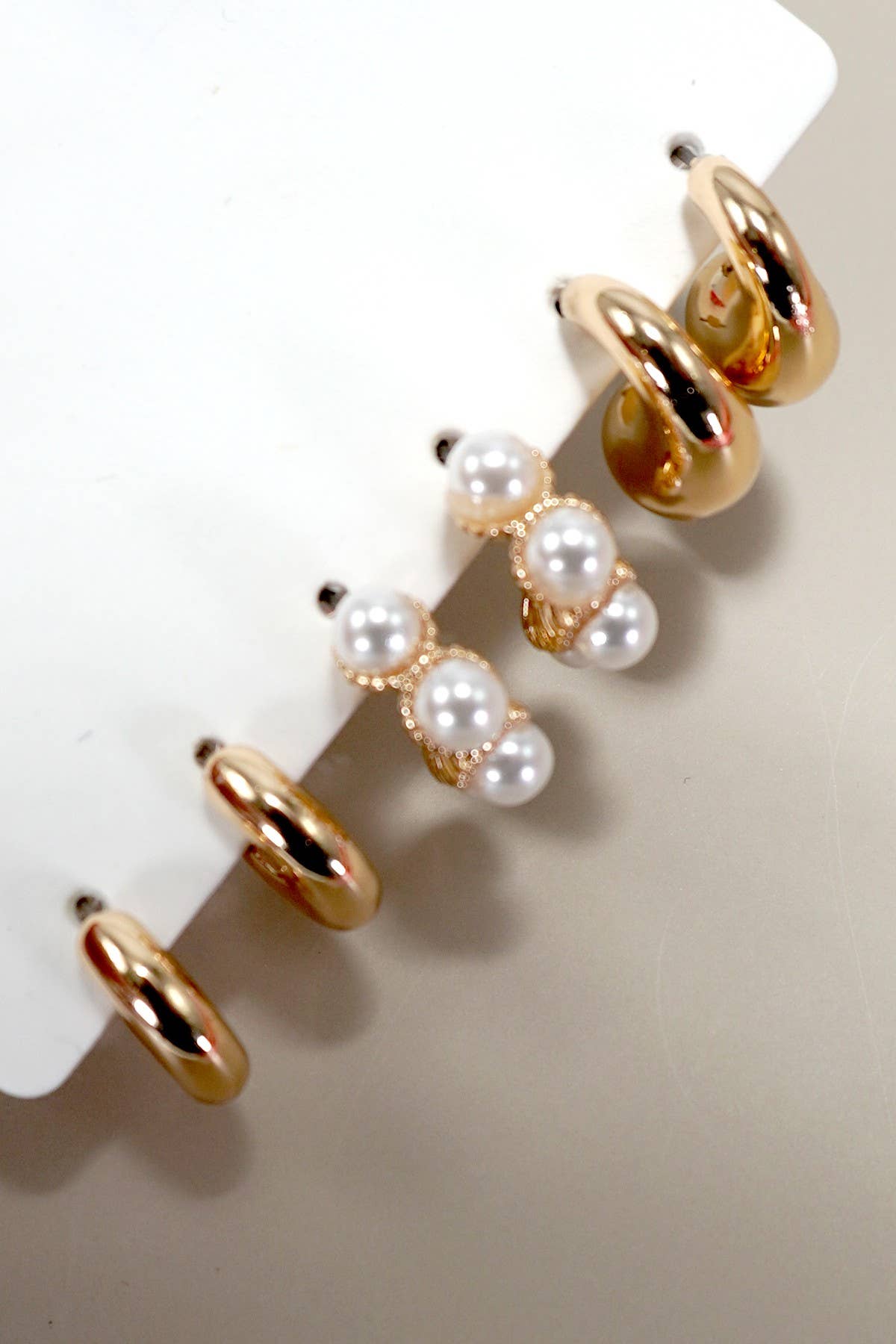 PEARL & GOLD HOOP EARRINGS